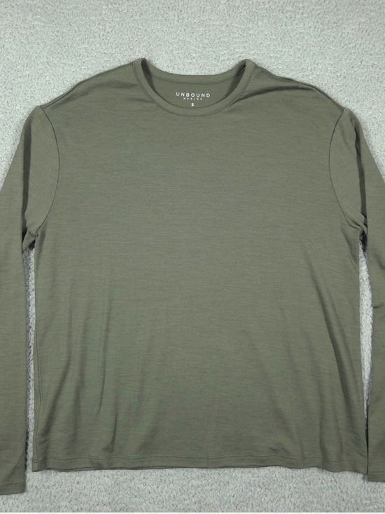 Unbound Merino Tops - Women’s Long-Sleeve Crew Neck Shirt - Olive